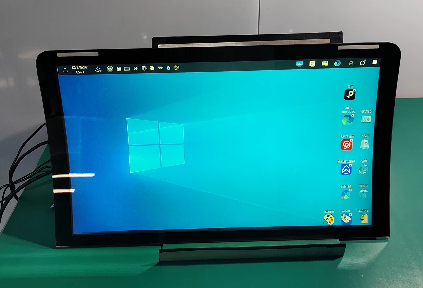 ATI Neptune Ideck monitor LCD(1)
